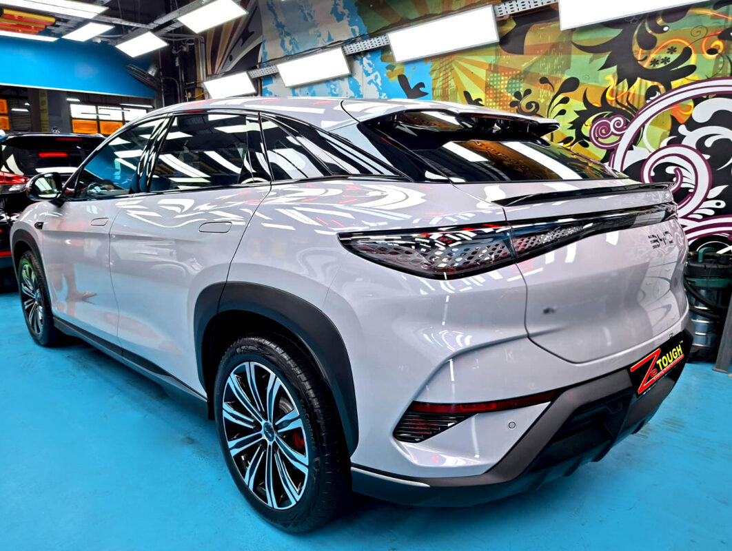 The coated paintwork of the BYD Sealion 7, clean and sharp.
