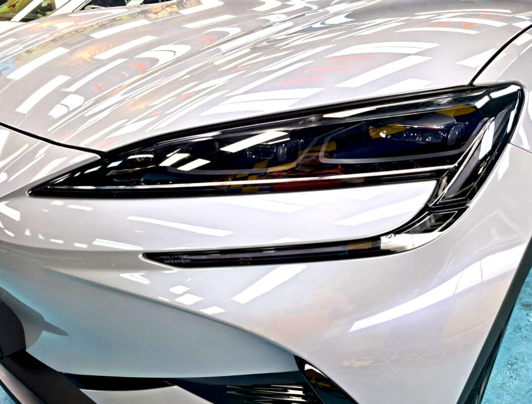 Glossy bodywork of the BYD Sealion 7 after coating.