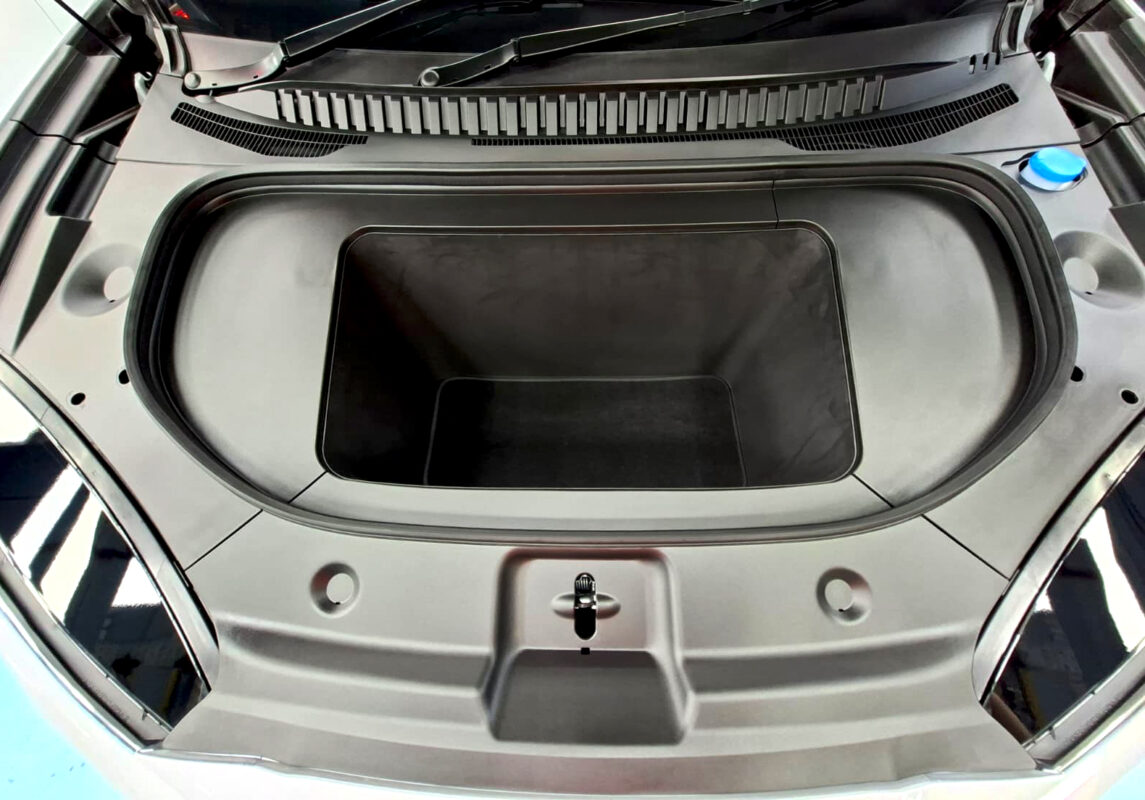 Reflections across the coated panels of the BYD Sealion 7.