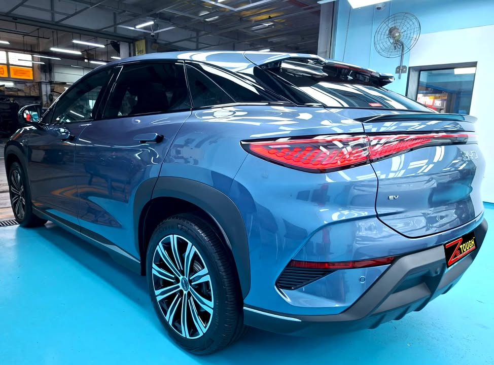 Rear three-quarter view of the Sealion 7 with its full-width red tail light.