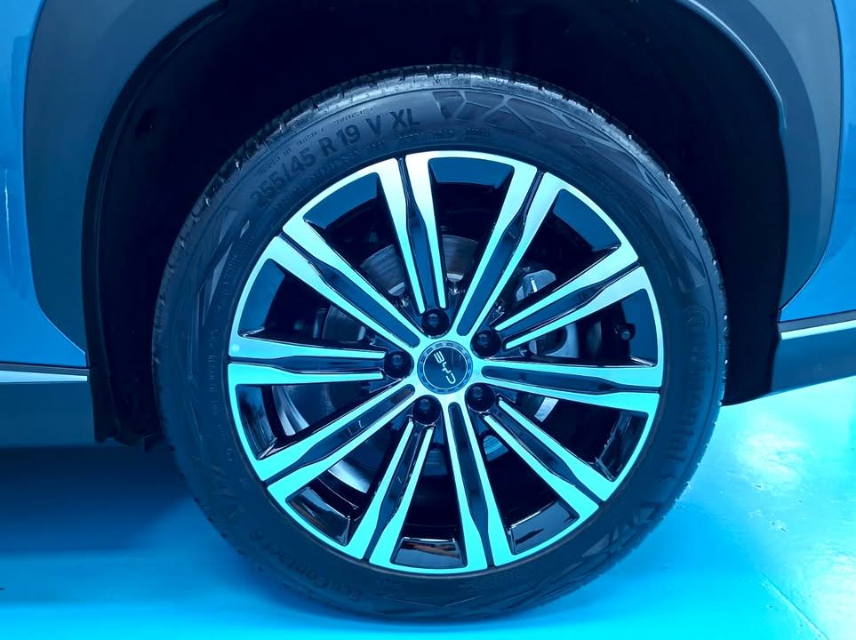 Two-tone machined alloy wheel and tyre.