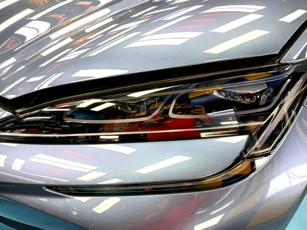 Glossy bodywork of the BYD Sealion 7 after coating.