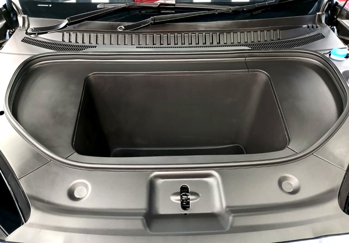 Reflections across the coated panels of the BYD Sealion 7.