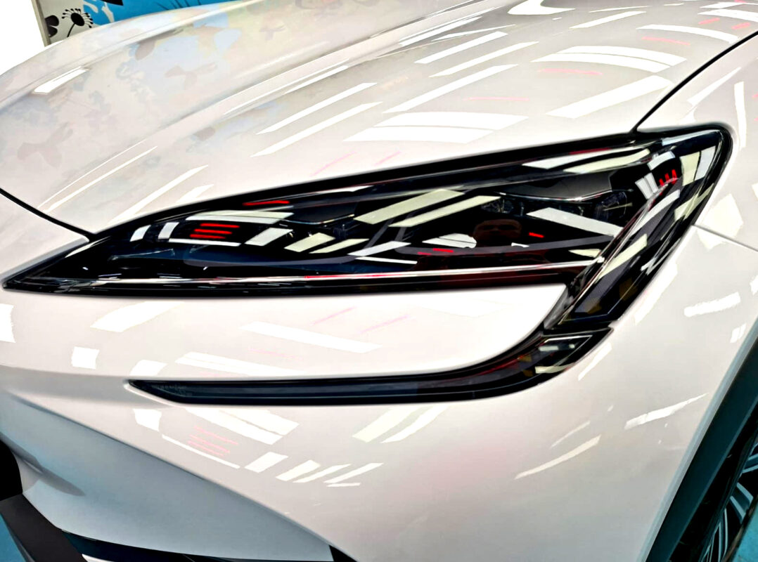Glossy bodywork of the BYD Sealion 7 after coating.