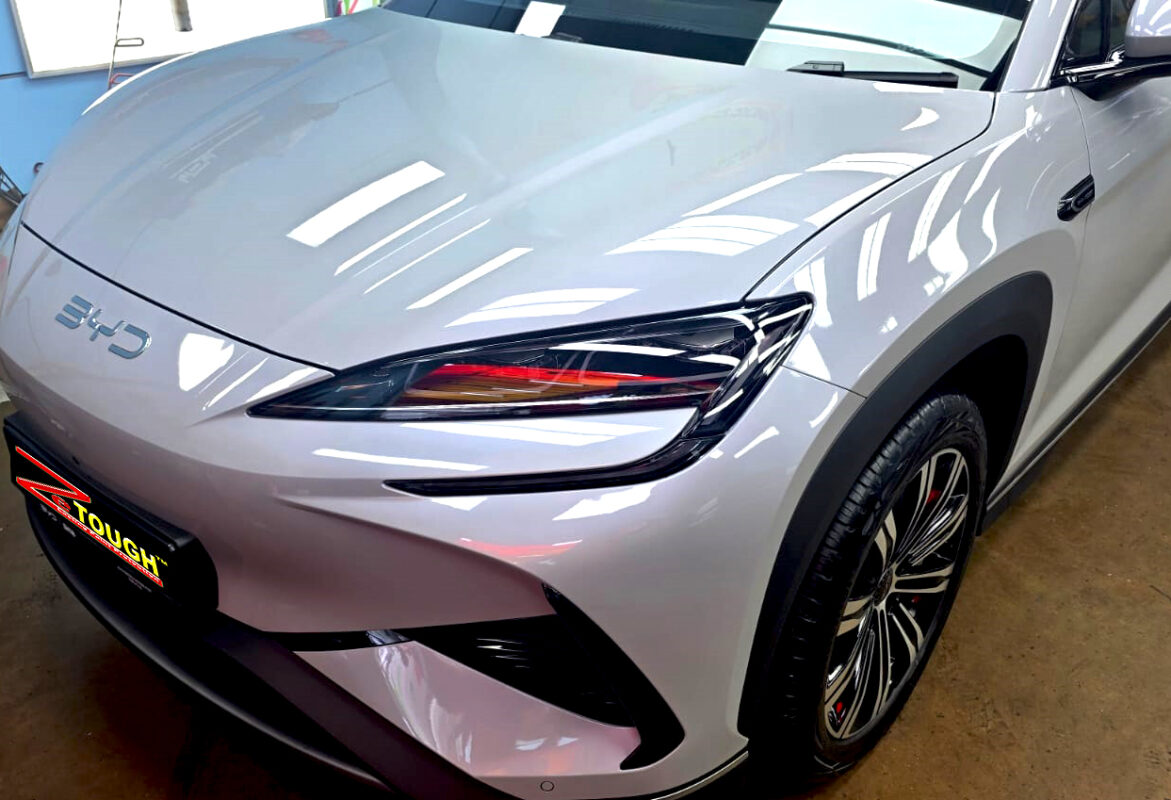 The BYD Sealion 7 from a side angle after the titanium coating.