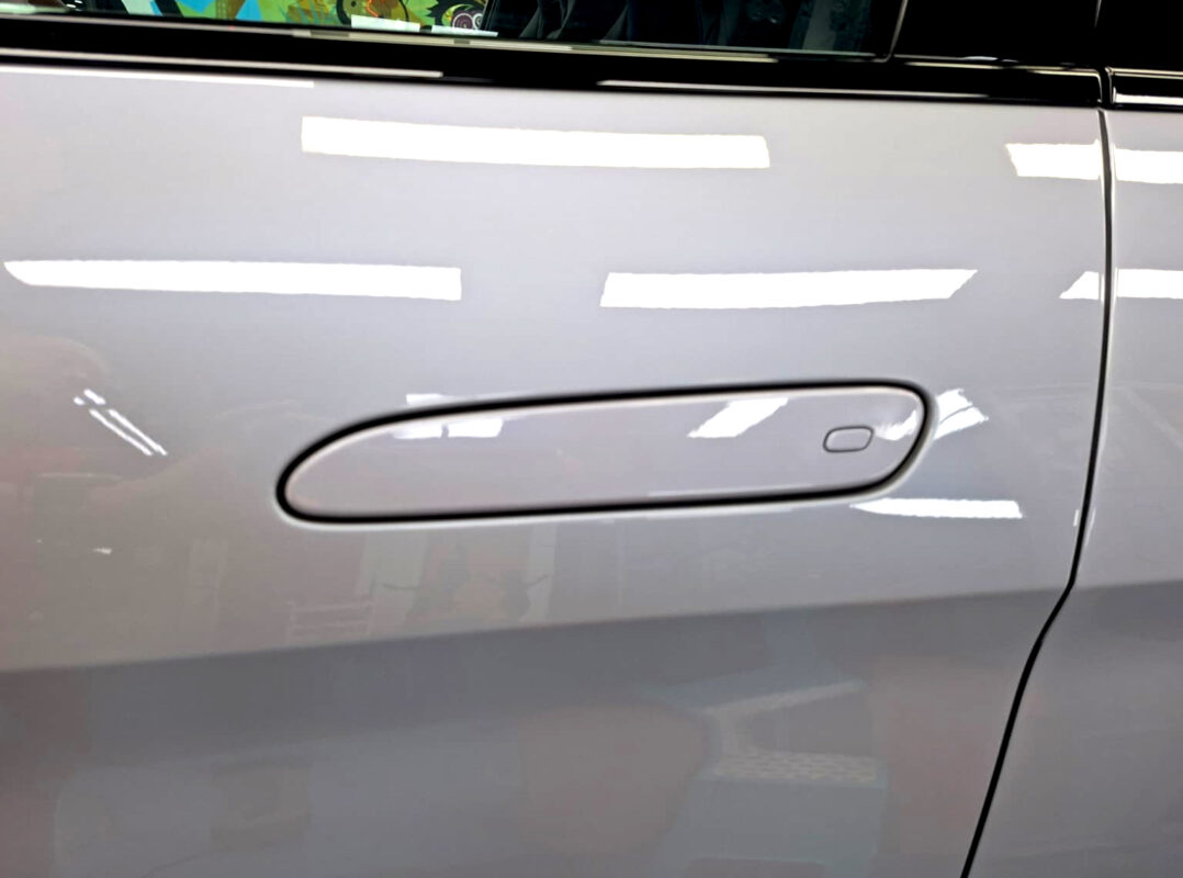 The coated paintwork of the BYD Sealion, clean and sharp.