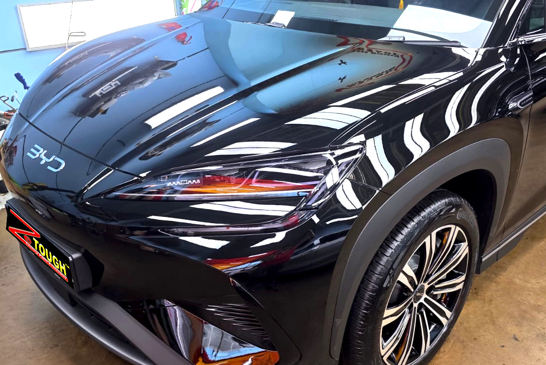 The BYD Sealion 7 from a side angle after the titanium coating.