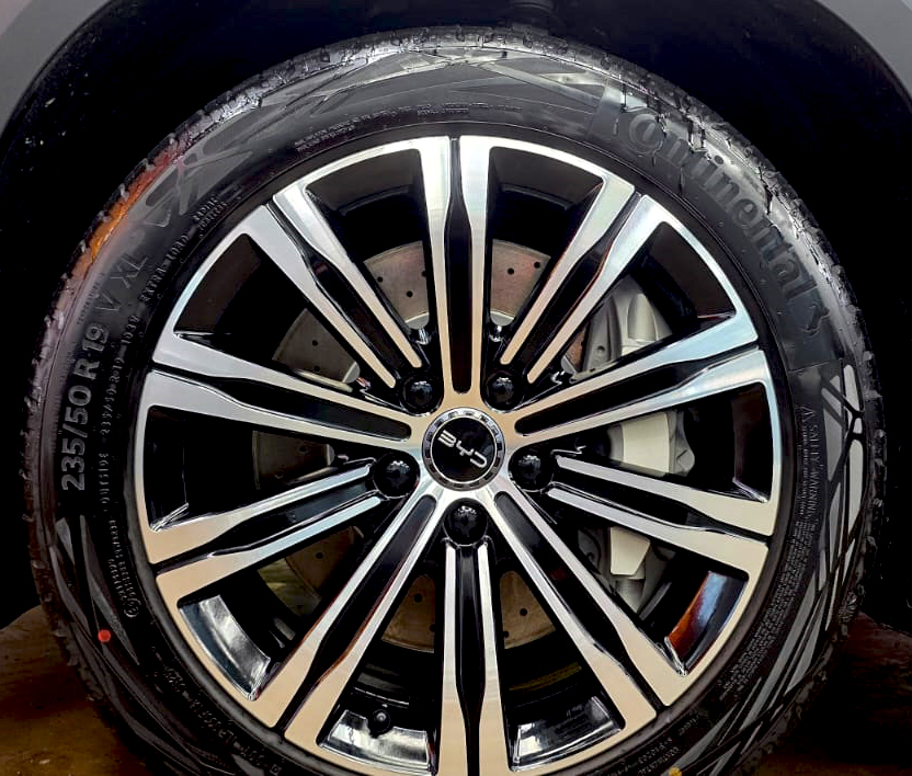 The coated bonnet of the BYD Sealion 7 under workshop lighting.