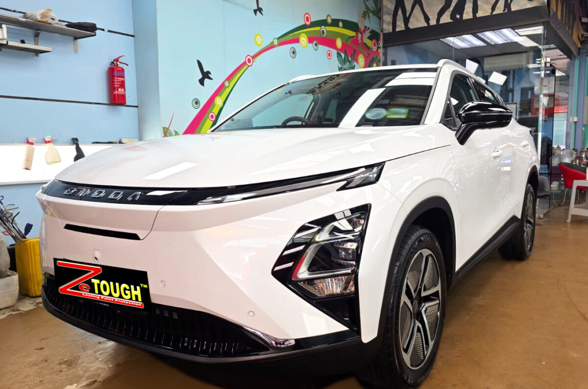 Chery Omoda E5, glossy after its ZeTough Titanium coating.