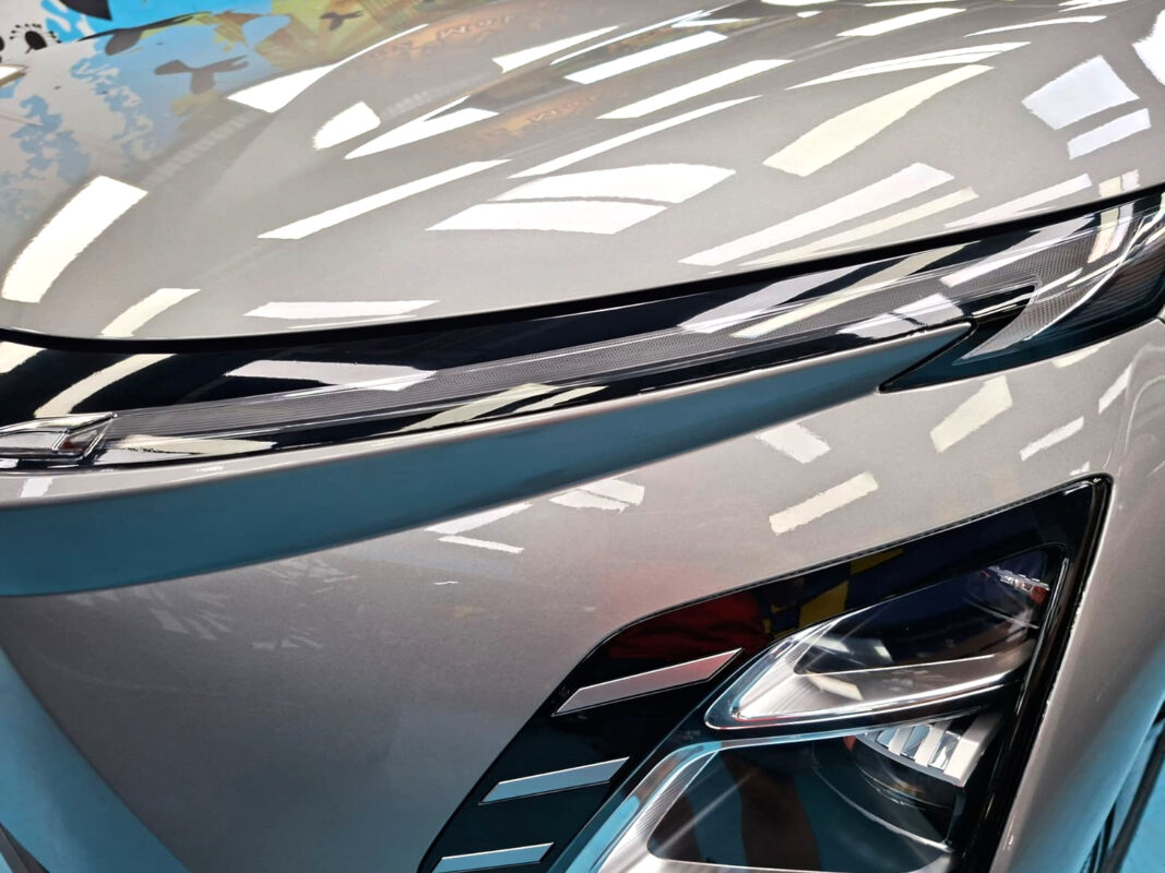 Glossy bodywork of the Chery Omoda after coating.