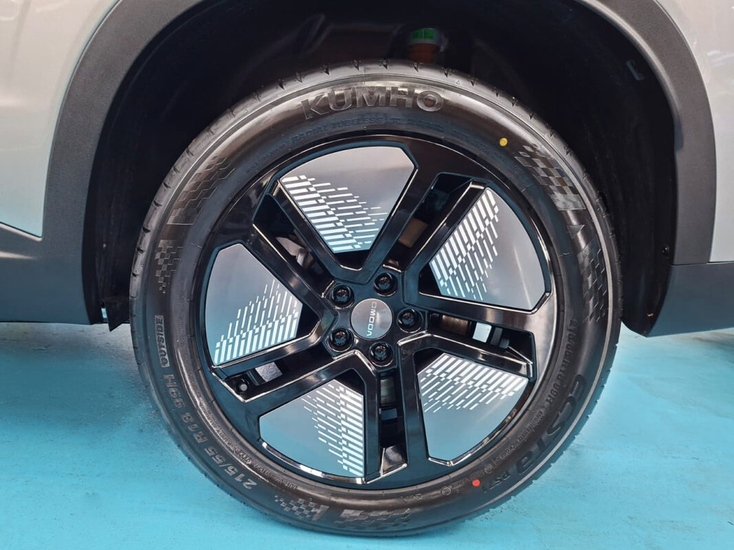 The Chery Omoda with its fresh, coated finish.