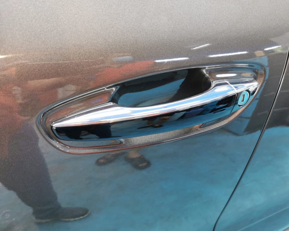 Front three-quarter view of the Citroen C4 Picasso after coating.