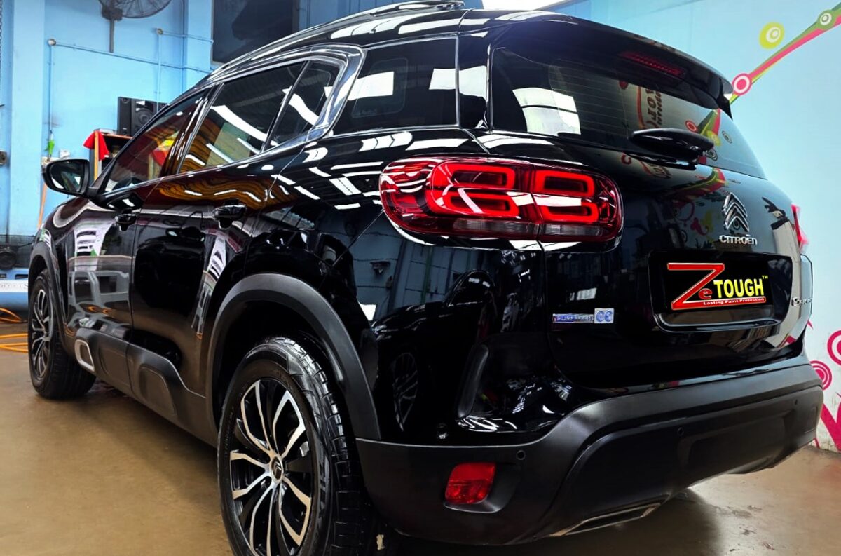 Glossy body panels on the resprayed Citroen C5 Aircross.