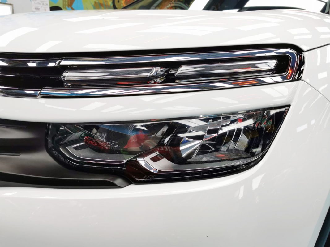The C5 Aircross's coated paintwork showing clean reflections.