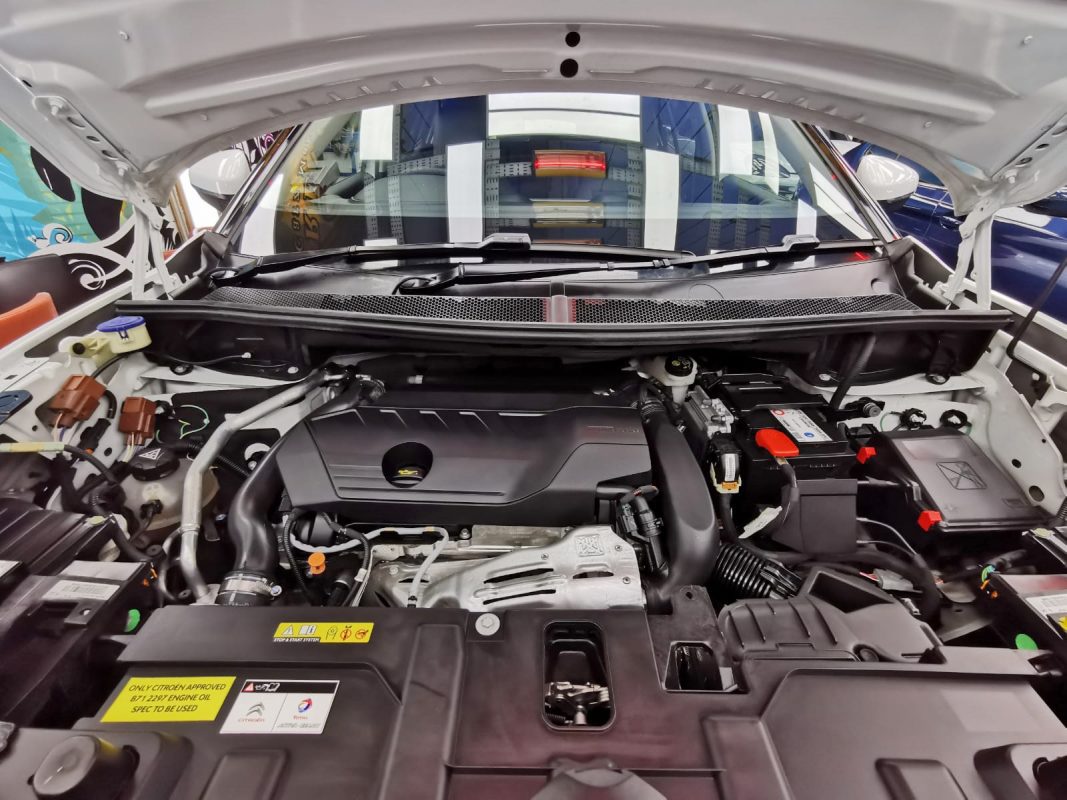 Detail of the Citroen C5 Aircross's bodywork sealed with ZeTough Ceramic.