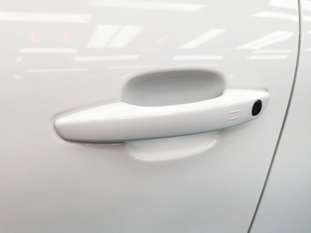 Front three-quarter view of the Citroen C5 Aircross after coating.