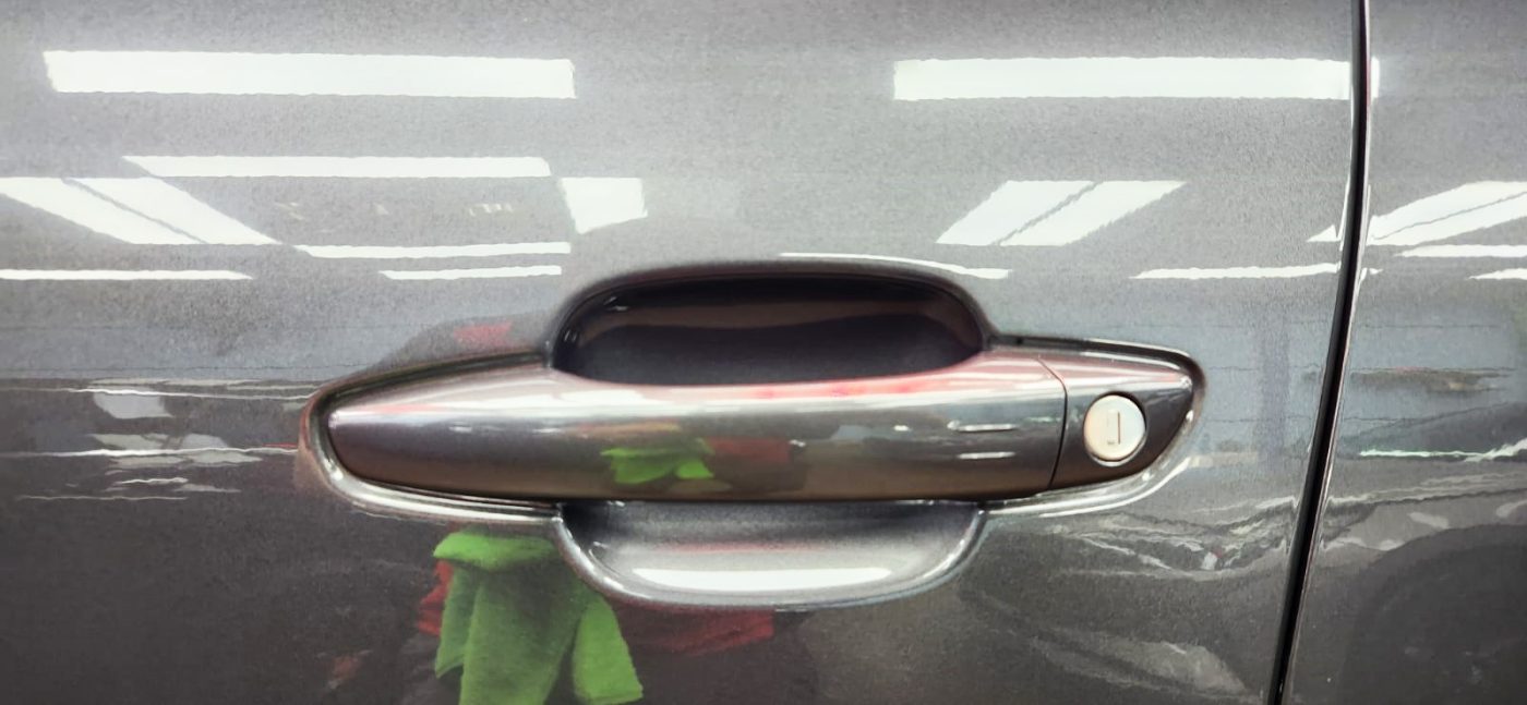 Front three-quarter view of the C5 Aircross after coating.