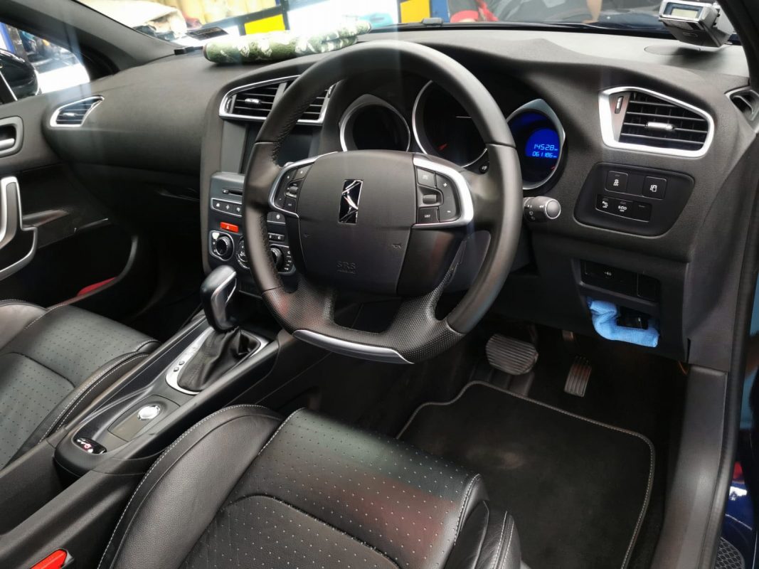 Side panel of the Citroen DS4 with the ceramic finish locked in.