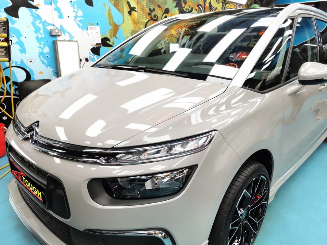 The Citroen Grand C4 Space Tourer from a side angle after the ceramic coating.