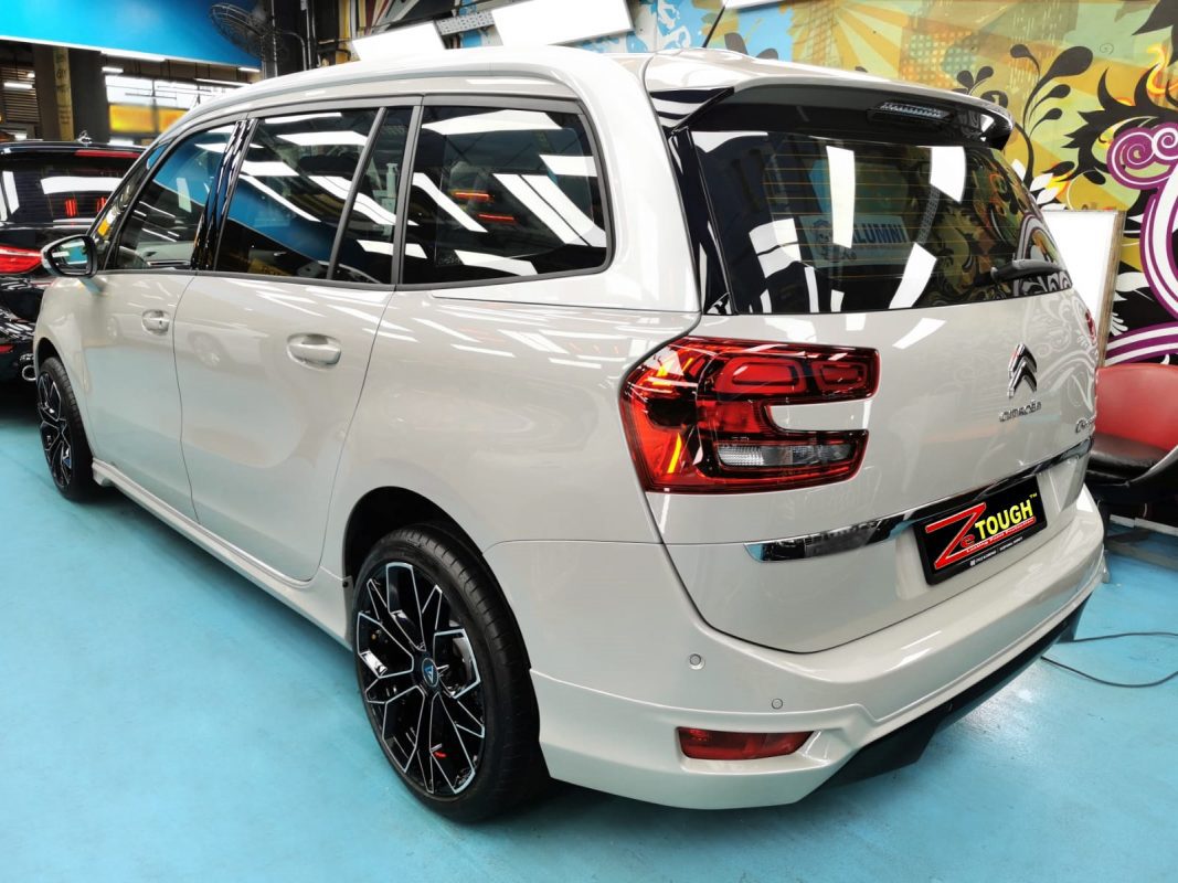 Rear quarter of the Citroen Grand C4 Space Tourer, glossy and protected.