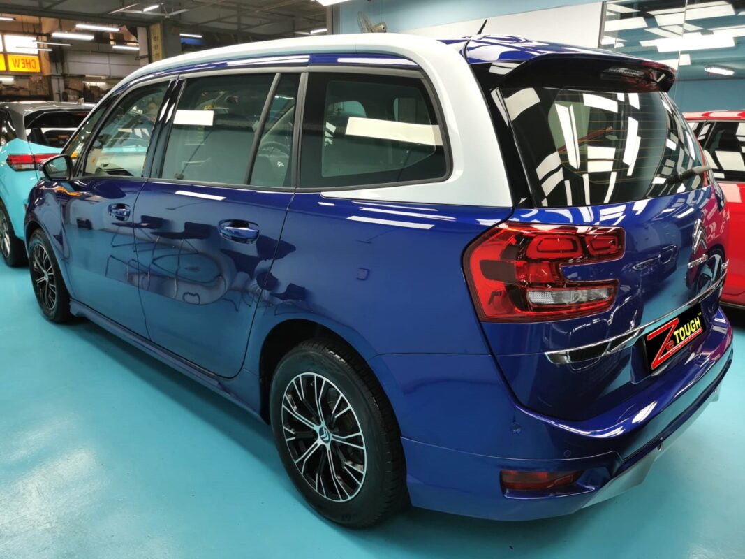 The coated paintwork of the Citroen Grand C4 Spacetourer, clean and sharp.