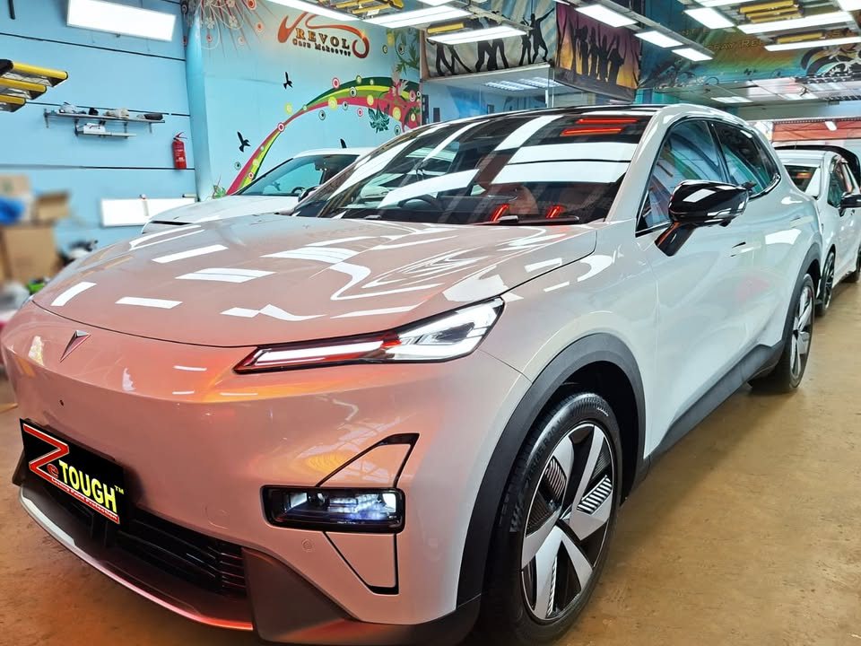 Light grey Deepal S05, front three-quarter view, in the Revol Carz workshop after coating.