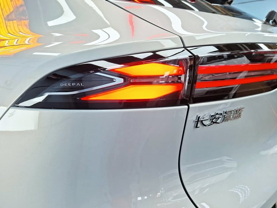Close-up of the Deepal tail light and Chinese badge on the tailgate.