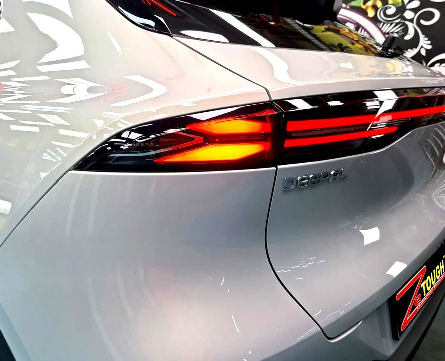 Light bar tail light and Deepal lettering on the rear.