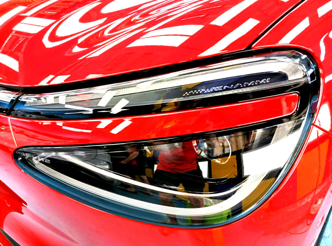 Glossy bodywork of the Dongfeng Box after coating.