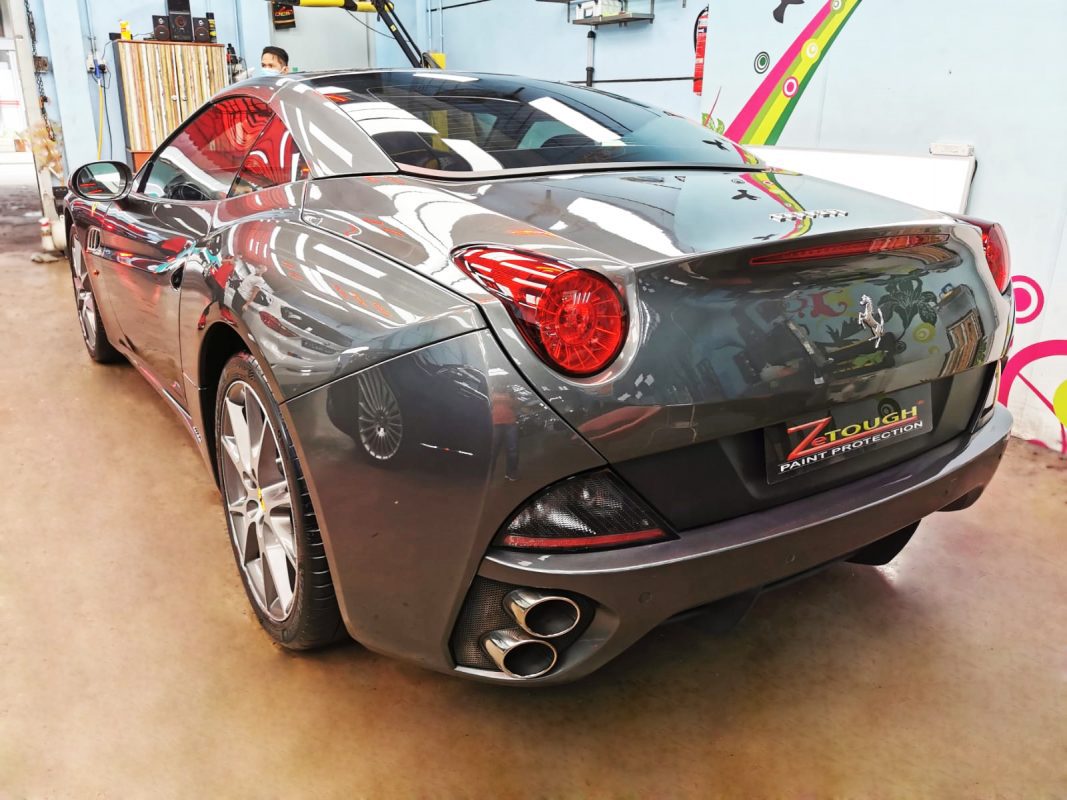 Rear quarter of the Ferrari California, glossy and protected.