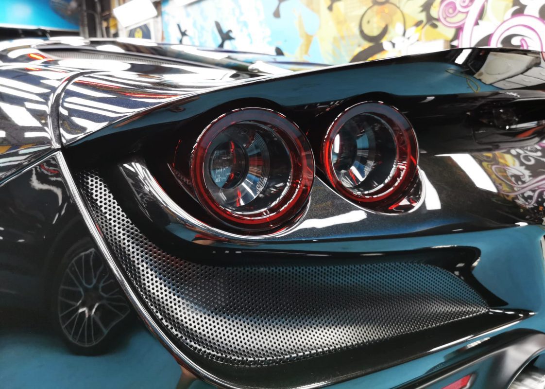 Detail of the wheel and panel edge on the F8 Tributo.