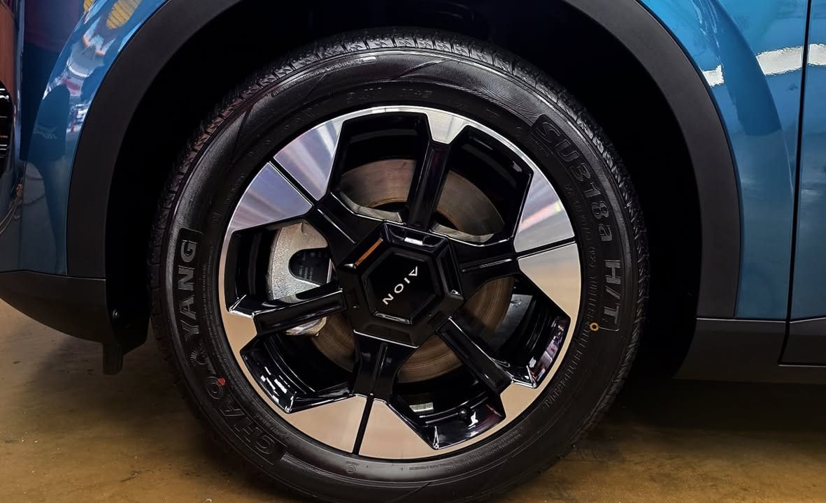 Black and silver alloy wheel on the GAC AION.