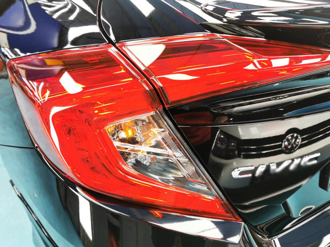 Detail of the wheel arch and panel edge on the Civic.