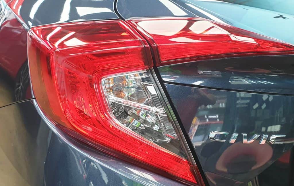 Detail of the wheel arch and panel edge on the Civic.