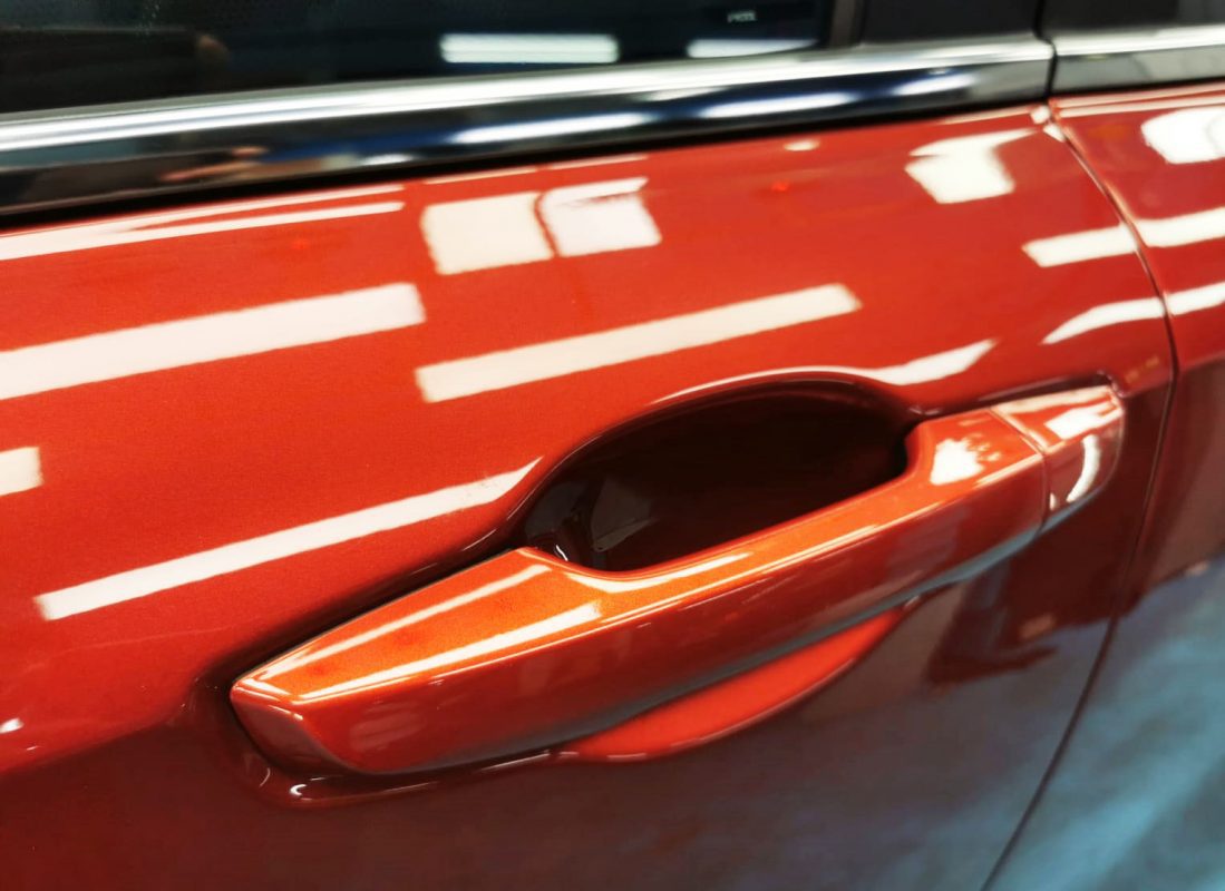 Detail of the wheel arch and panel edge on the CR-V.