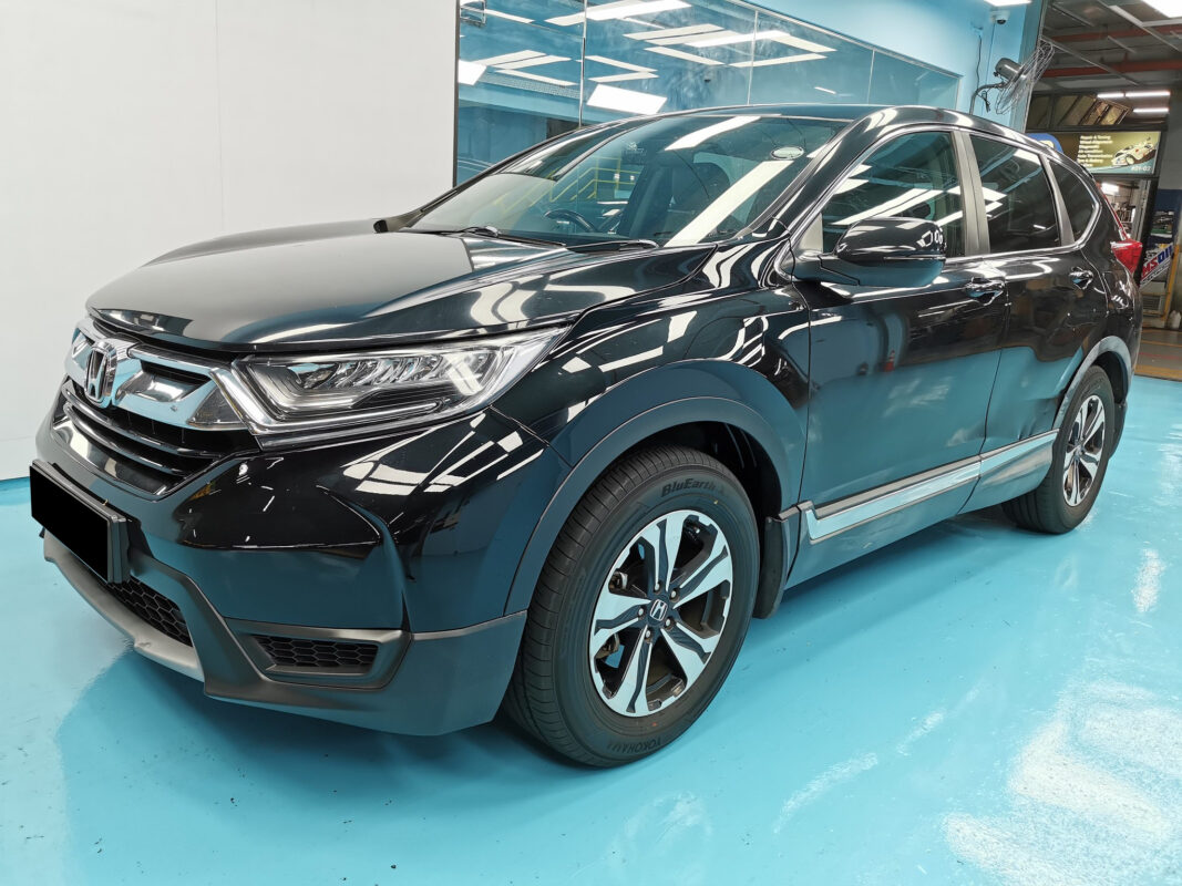 Honda CR-V as it arrived at Revol Carz, prior to the respray.