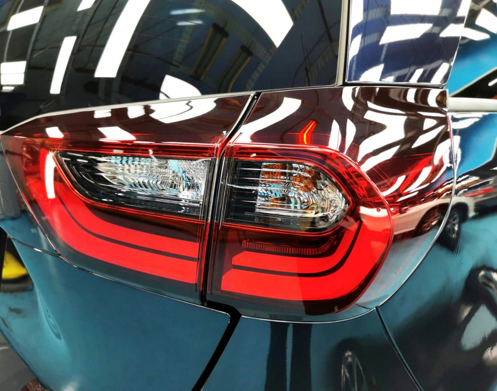 Detail of the wheel arch and panel edge on the Fit.