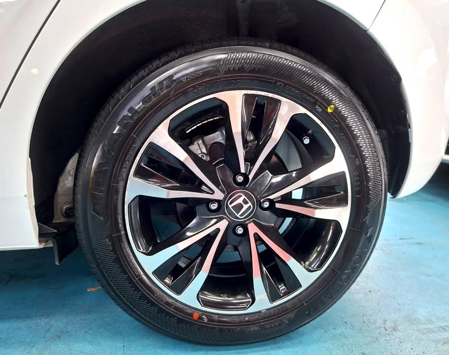 Two-tone alloy wheel on the Honda Fit.