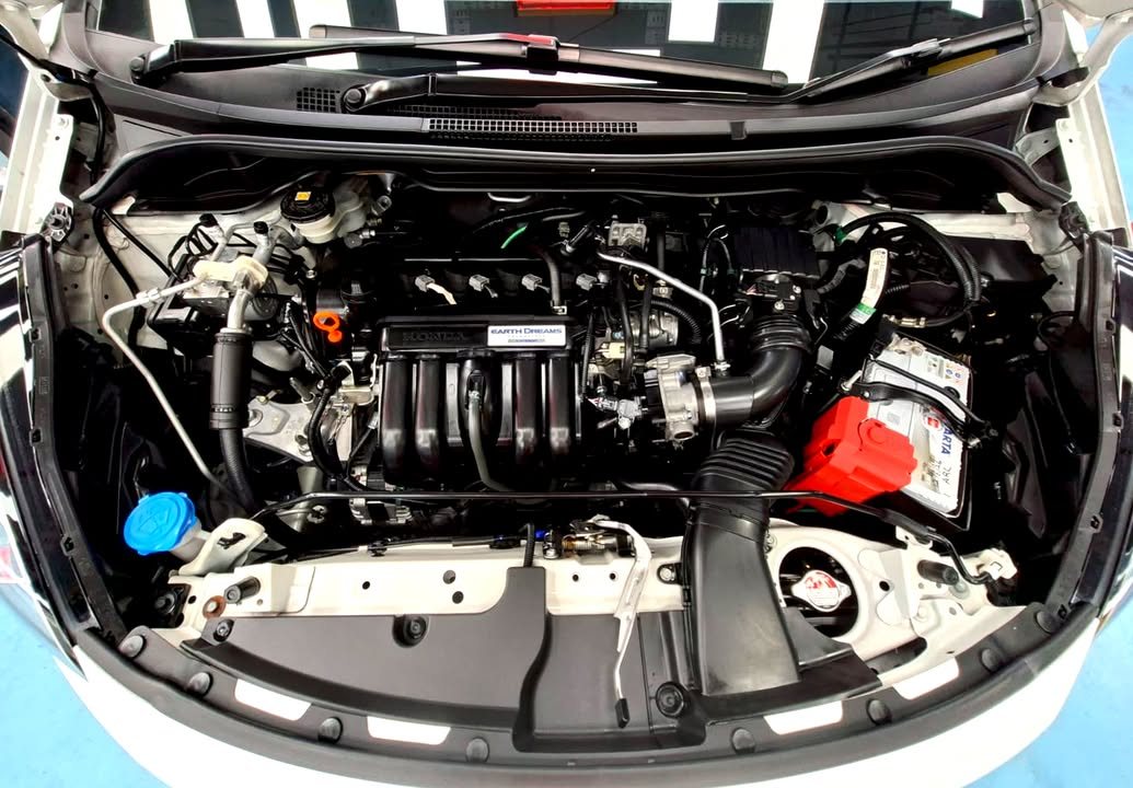 Clean engine bay of the Honda Fit.