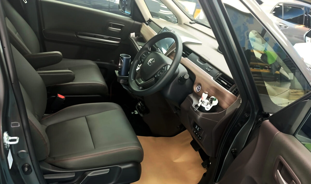 Front three-quarter view of the Honda Freed after coating.