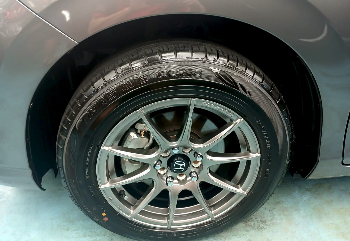 The coated bodywork of the Honda Freed under workshop lighting.
