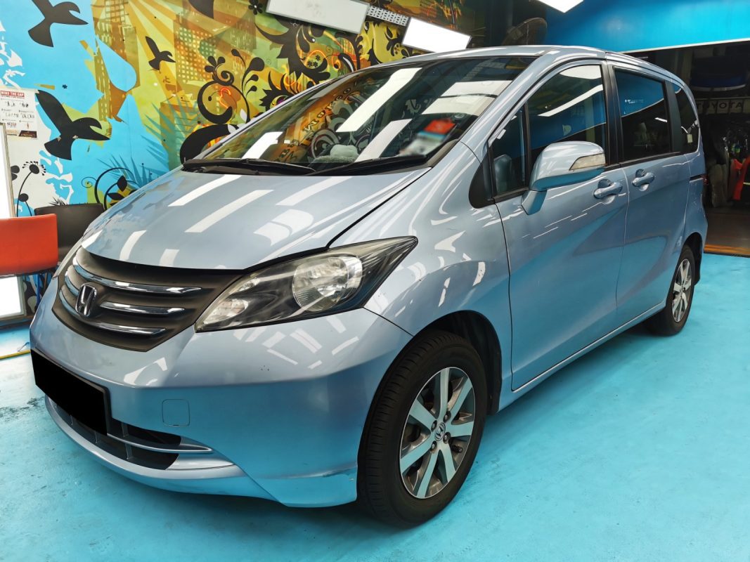 The Honda Freed as it arrived at Revol Carz before the respray.