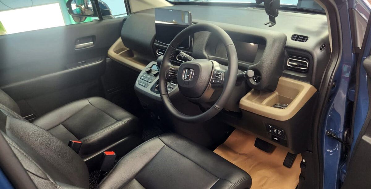 Front three-quarter view of the Honda Freed after coating.