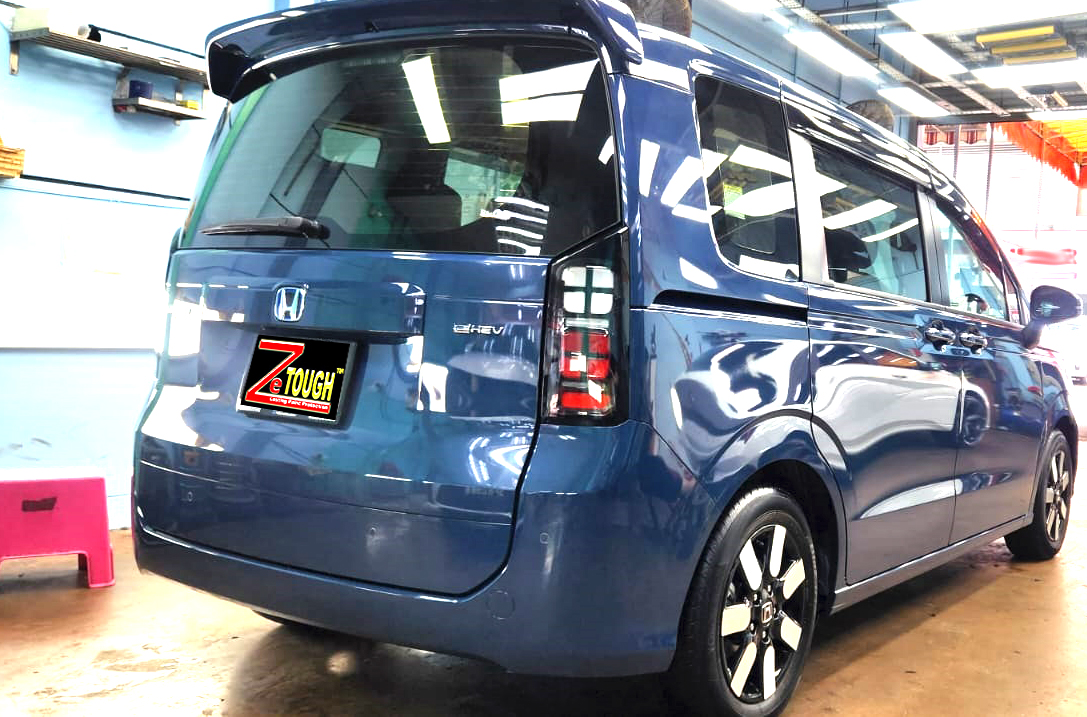 Rear quarter of the Honda Freed, glossy and protected.