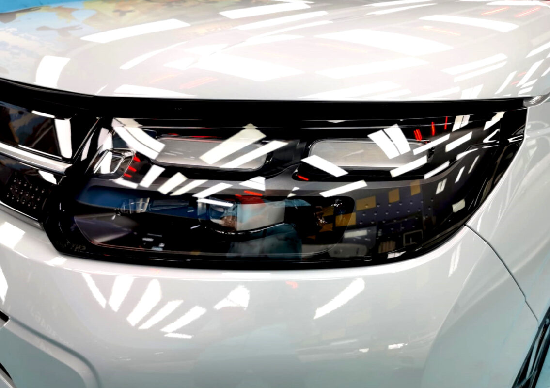 Glossy bodywork of the Honda Freed after coating.