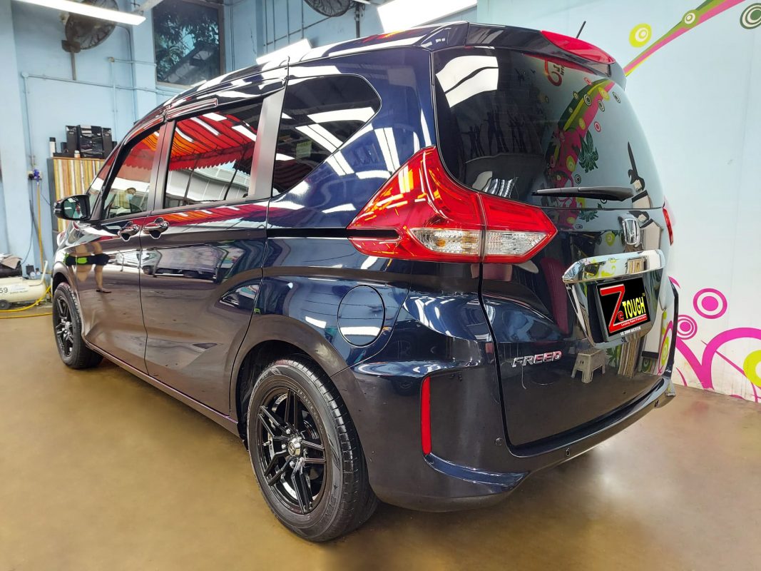 Rear quarter of the Honda Freed, glossy and protected.