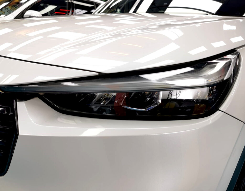 Glossy bodywork of the Honda HR-V after coating.
