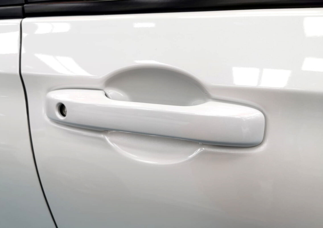 The coated paintwork of the Honda HR-V, clean and sharp.