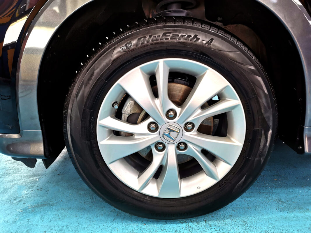 After: the Honda HR-V resprayed to a clean, consistent finish.