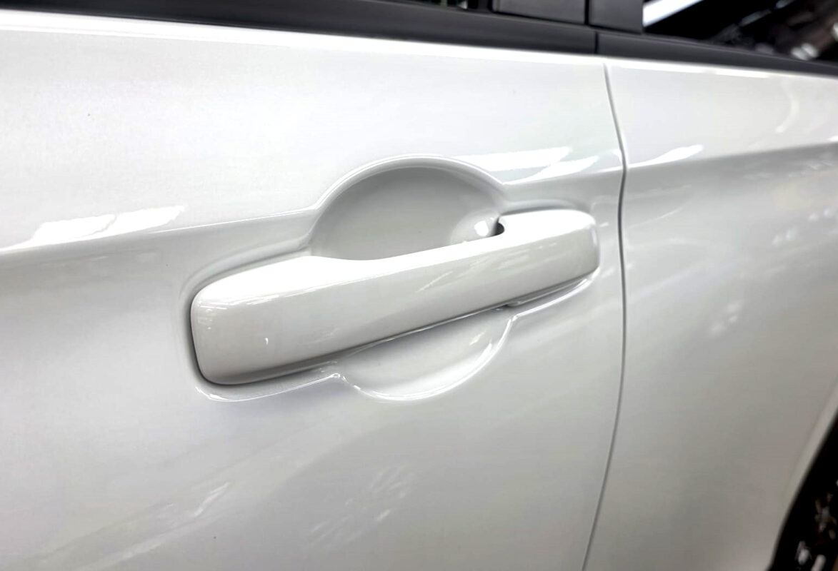 The coated paintwork of the Honda HR-V, clean and sharp.